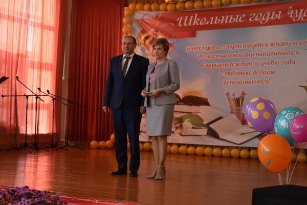 Вас хочется поздравить от души За то, что Вы профессией живете!.