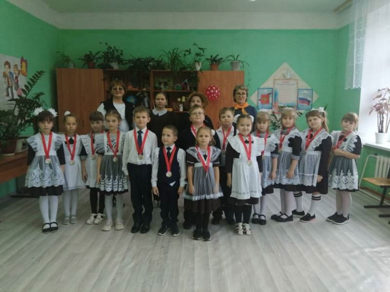 "Мы школьниками стали".